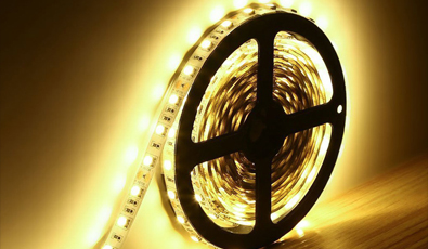 Tepl&eacute; b&iacute;l&eacute; LED p&aacute;sky